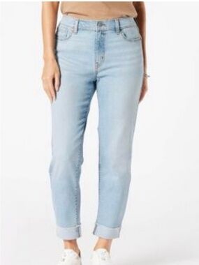Denizen by Levi's Women's Light Wash Boyfriend Jeans